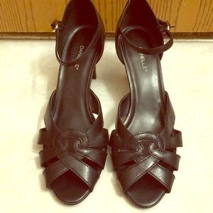 Black design shoes